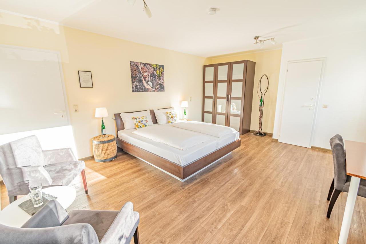 Weinhotel Ayler Kupp エクステリア 写真