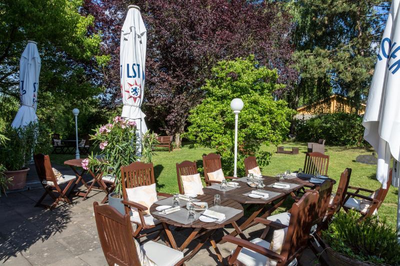 Weinhotel Ayler Kupp エクステリア 写真